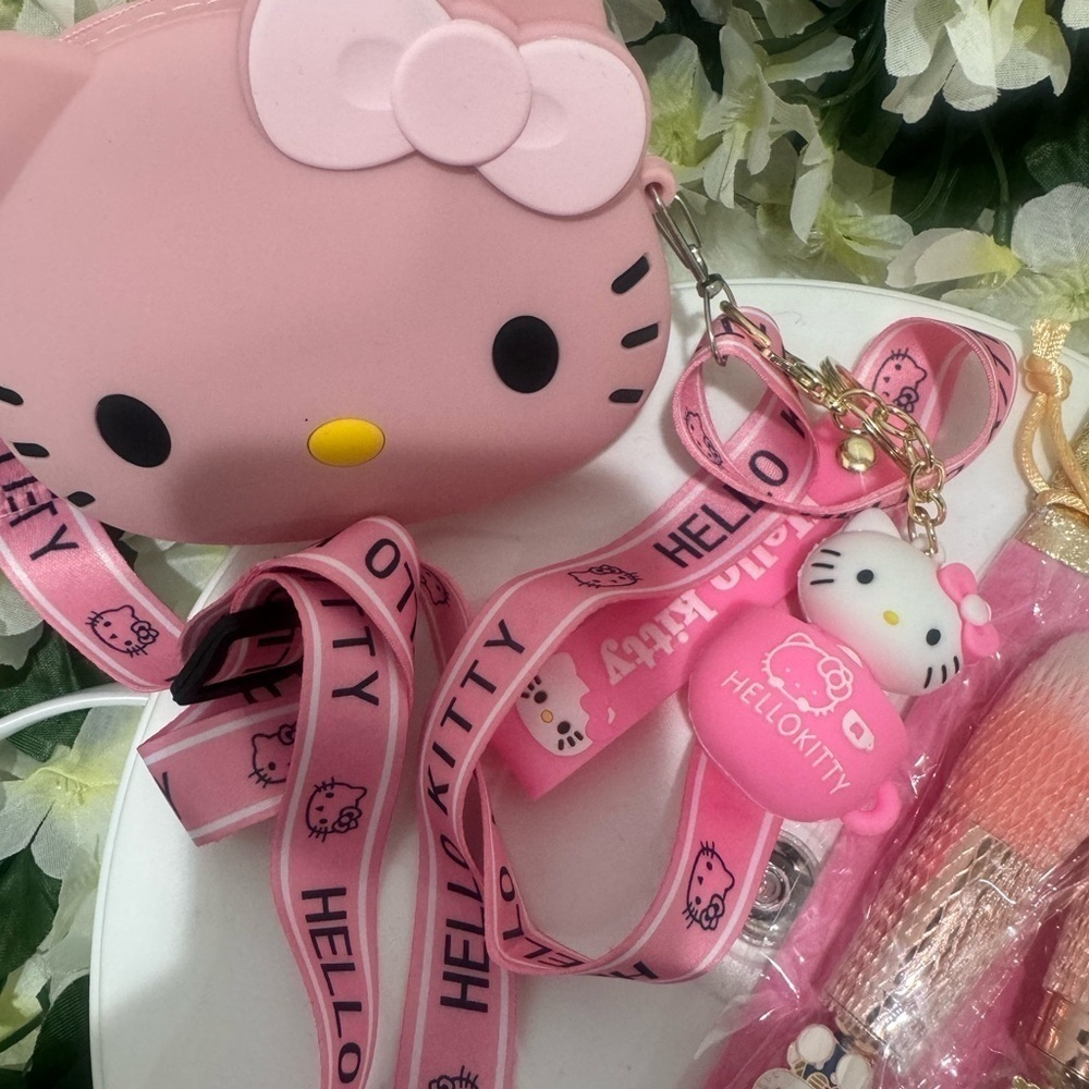 Hello Kitty Bundle of 3 - Picture 2 of 3